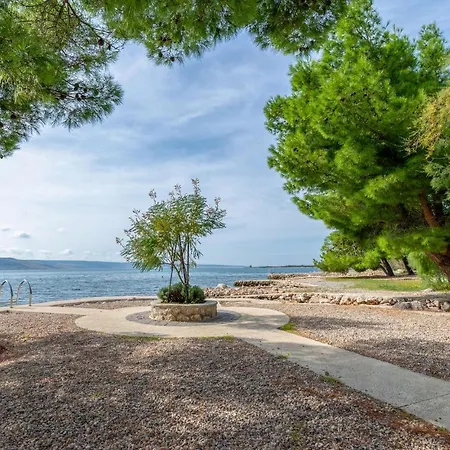 Apartmán Stunning In W/ Wifi And 1 Bedrooms